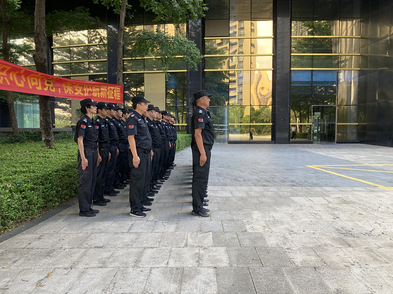 夜幕下河水冰冷 阜陽(yáng)五旬保安沖下河救人